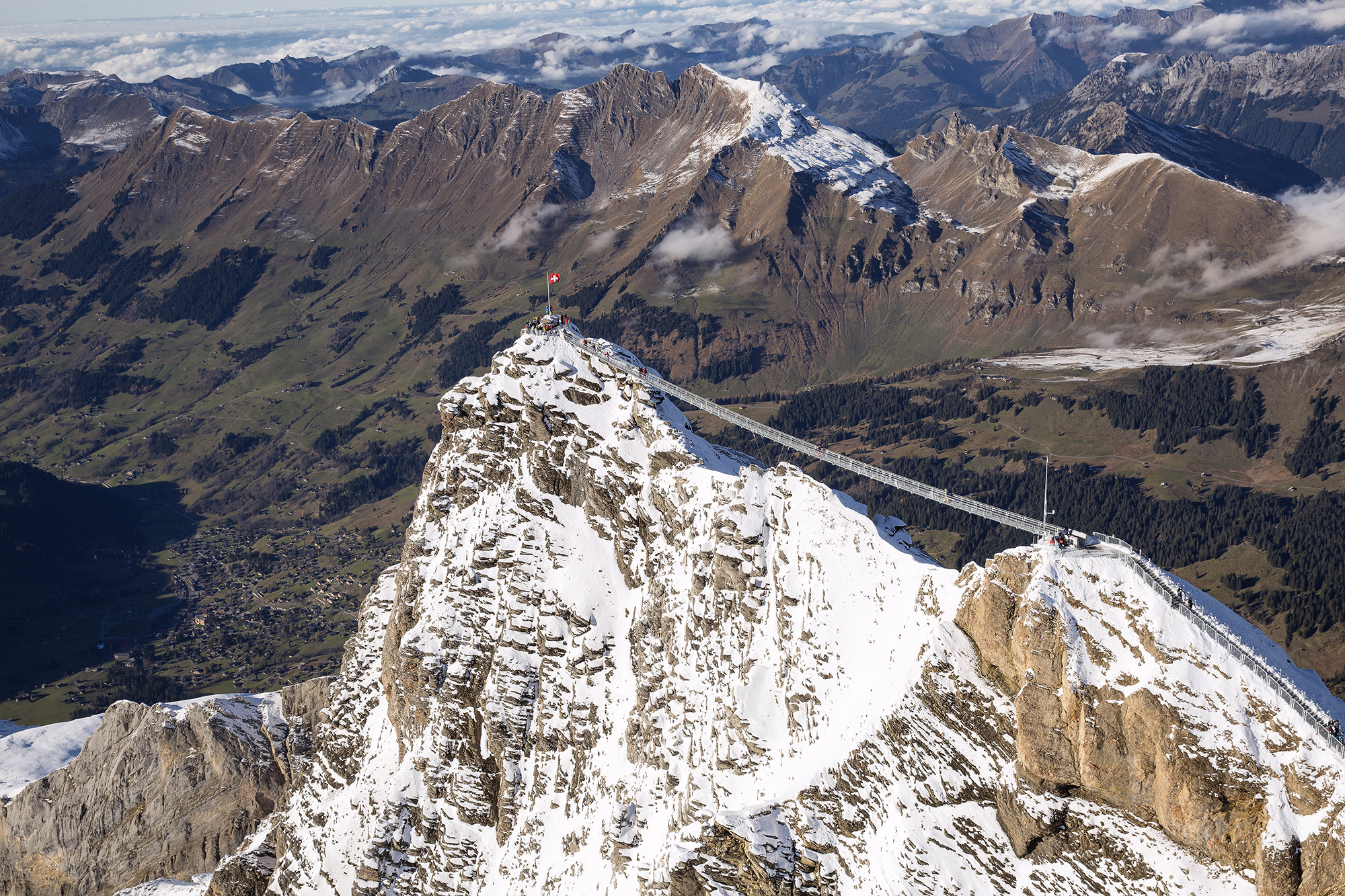 kt_2020_320_Keytours_excursions_Swisstours_glacier3000_peak_walk1_2048_10