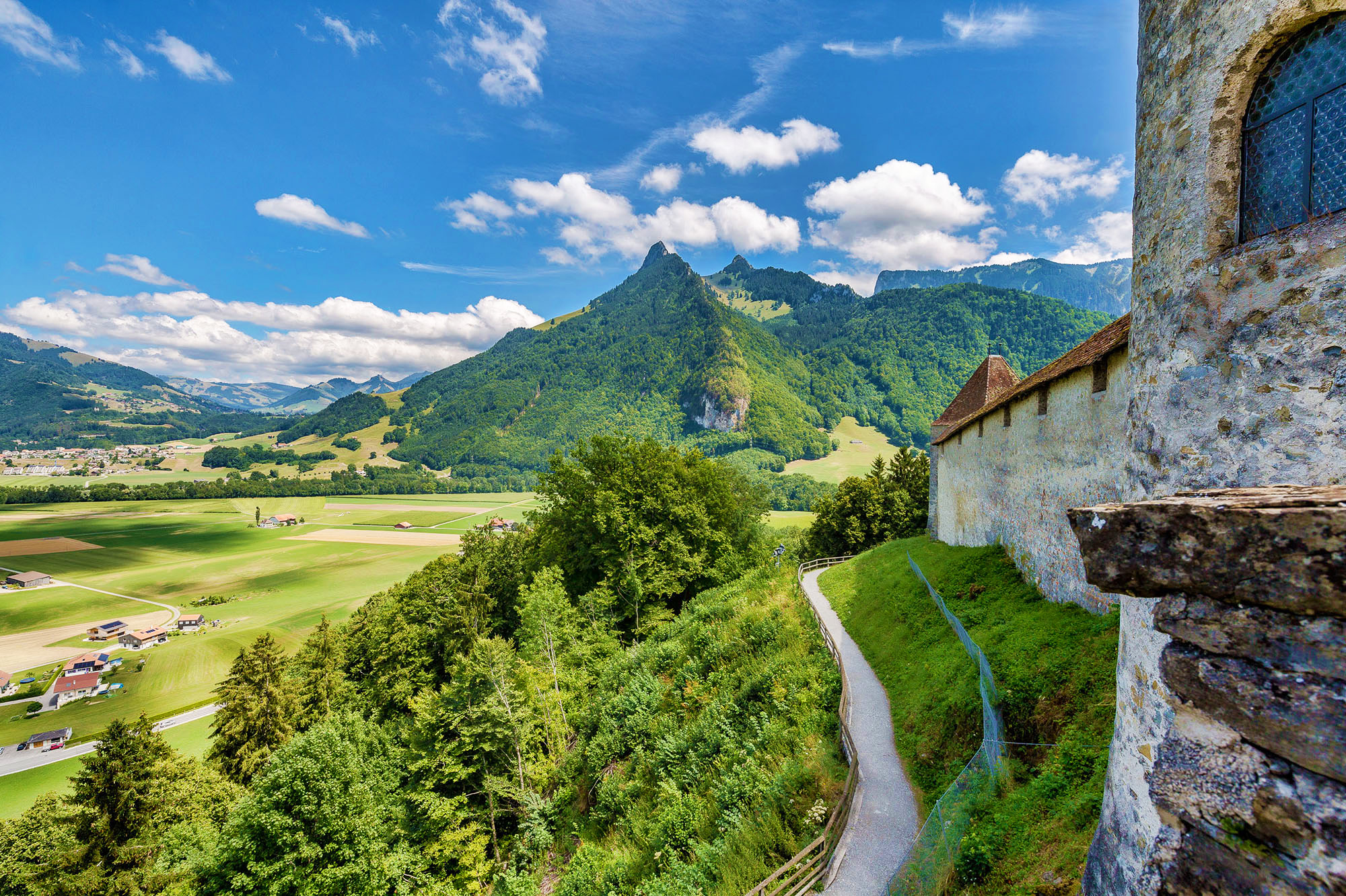 kt_2020_350_Keytours_excursions_Swisstours_gruyères_village10_2048_10