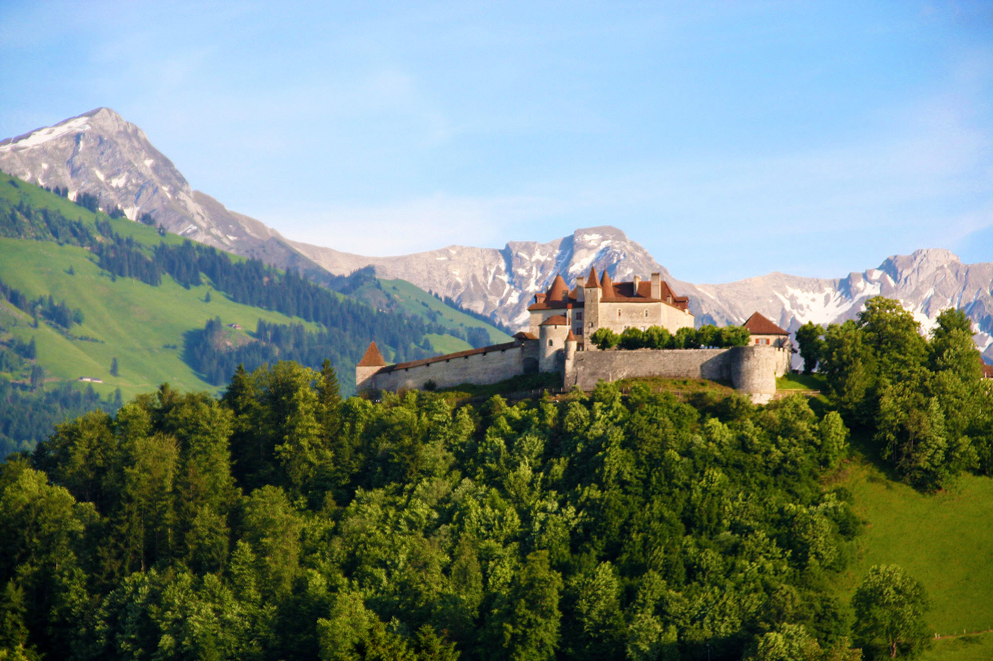kt_2020_350_Keytours_excursions_Swisstours_gruyères_village6_2048_10