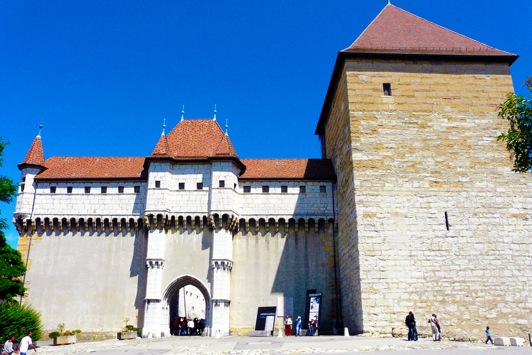 kt_2020_370_Keytours_excursions_Swisstours_annecy_château4_2048_10