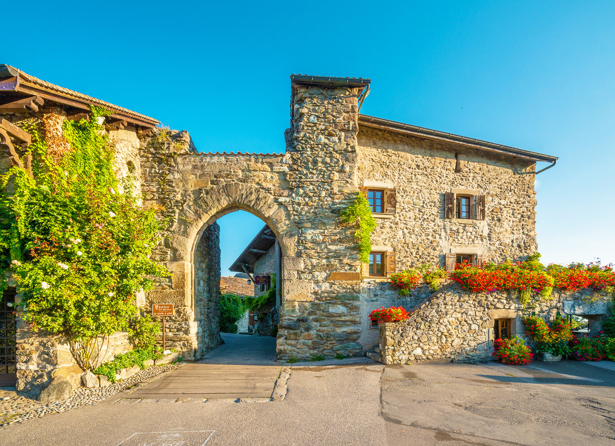 kt_2020_380_Keytours_excursions_Swisstours_yvoire1_2048_10
